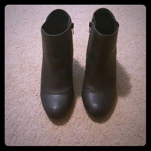 Fall is in the air!! grab these fabulous boots!!