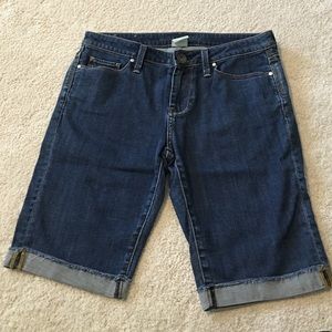 Banana Republic Jean Bermudas - SZ 28