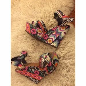 Steve Madden WINONNA Aztec printed wedges