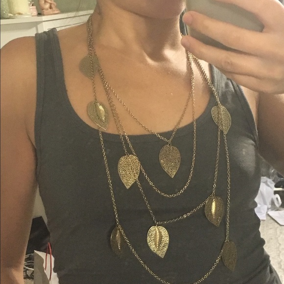 ❌SOLD❌ NWOT Forever 21 ethereal gold leaf necklace - Picture 2 of 2