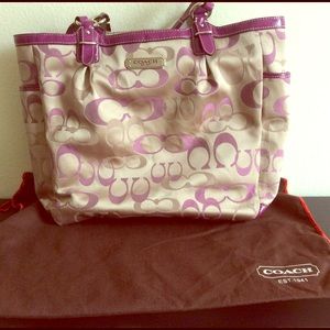 💜 SALE 💜 Coach tote purse w/dust bag included!