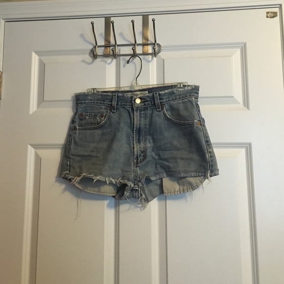 Quality Levi's semi distressed shorts. Super cute
