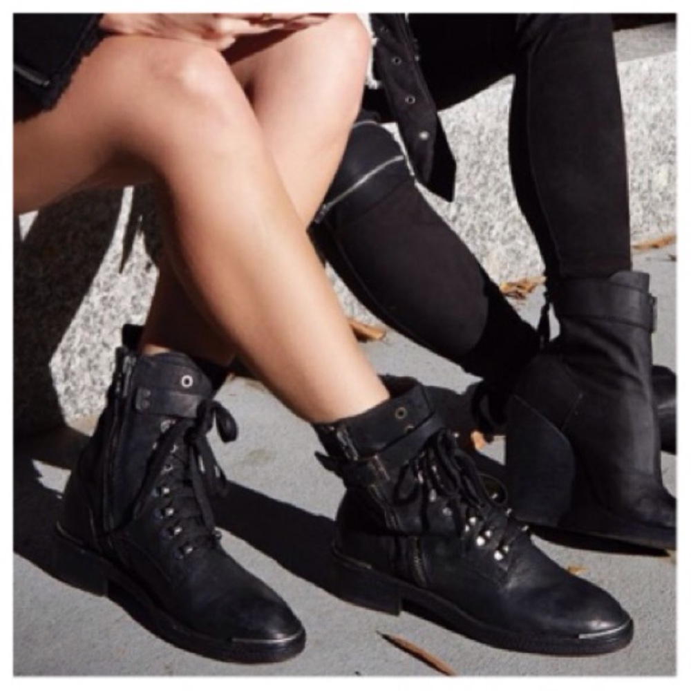 🍃💕Dolce Vita Avalon Black Leather Combat Boot - Picture 2 of 6