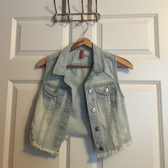 Distressed light wash denim vest from H&M divided