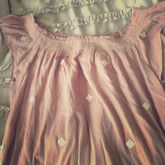 American eagle scoop neck shirt