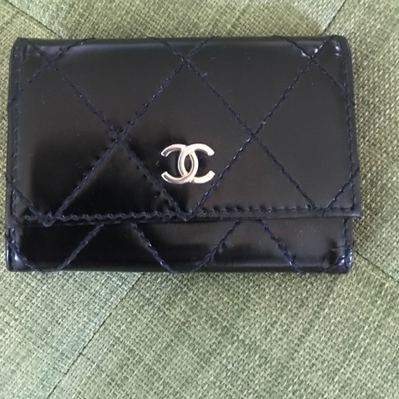 Authentic Chanel key wallet PRICE FIRM 😍