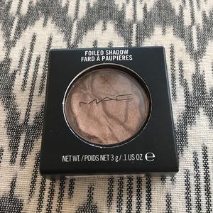 BNIB Mac Foiled Eyeshadow in Joy Toy