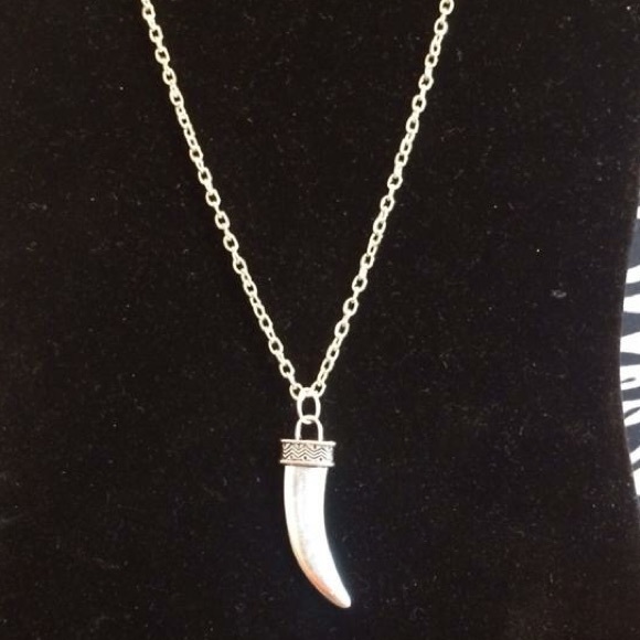 Silver plated chain necklace with Shark tooth pendant