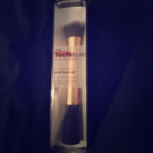 Real techniques face brush