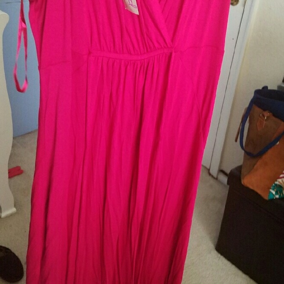 Plus size maternity (maxi) dress - Picture 3 of 3