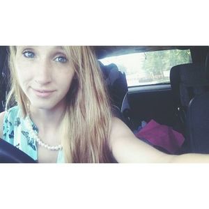 Meet your Posher, Emilee