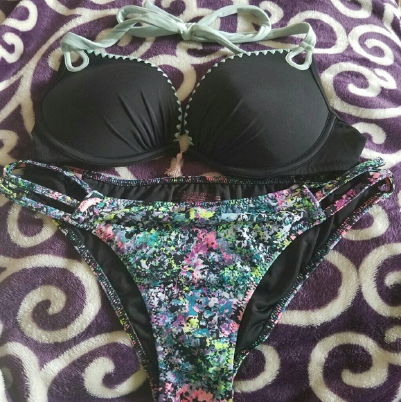 Victoria's secret bikini - Picture 1 of 3