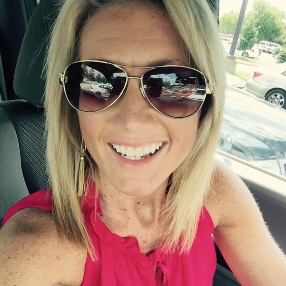 Meet your Posher, Kate - Picture 2 of 2