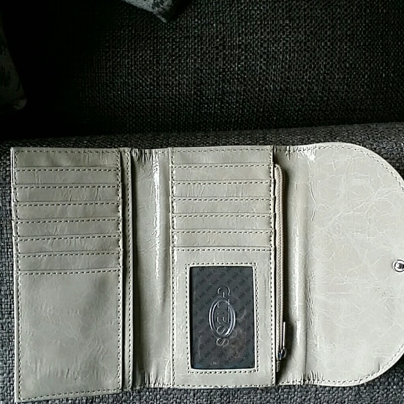 Guess Wallet - Picture 2 of 4