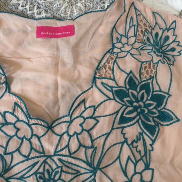 Lovely rose with green details boutique top - Picture 2 of 4