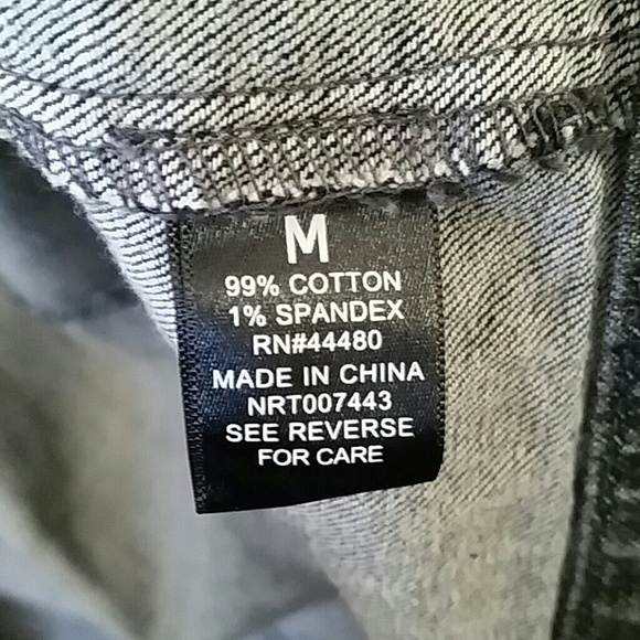 🚫SOLD🚫 Gray Cutoff Sleeve Denim/Jean Vest - Picture 4 of 4