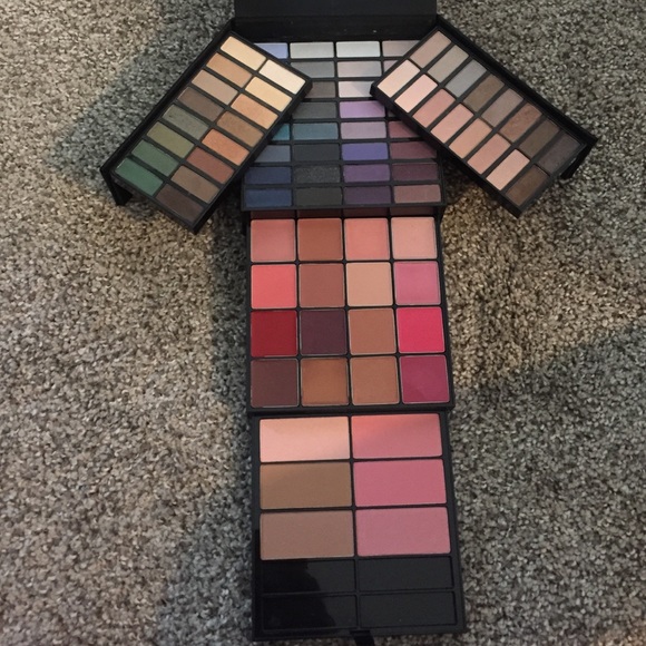 Victoria's Secret "Give Me Dazzle" Makeup Kit