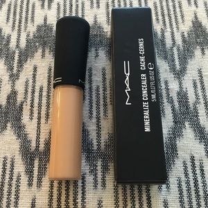 Brand new in box mac mineralized concealer NW25