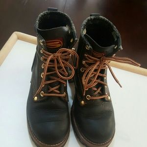 Skechers size 5.5 boots