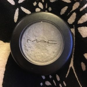 MAC eyeshadow in Forgery