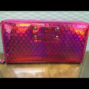 Kate Spade Metallic large zip wallet-Fusia