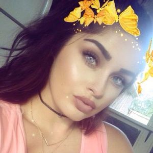 Meet your Posher, Avery