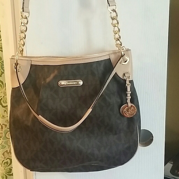 Authentic  Micheal Kors  purse - Picture 1 of 4