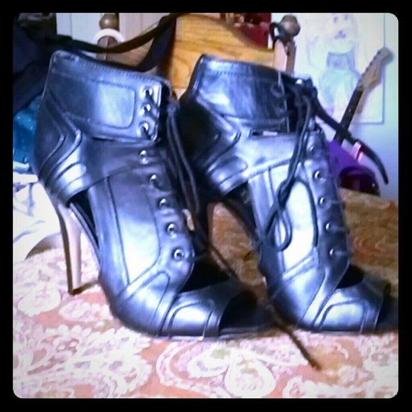 Amazing sexy lace up stilettos, black with peeptoe