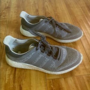 Women's Adidas Boost Sneaker!