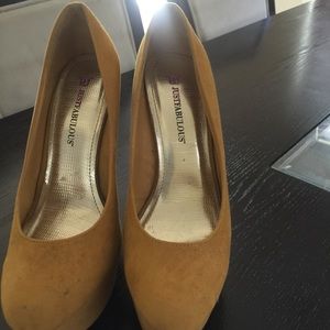 Just Fabulous mustard color 6' pumps Size 10