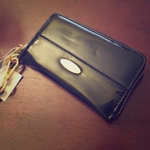 NWT Tahari wristlet