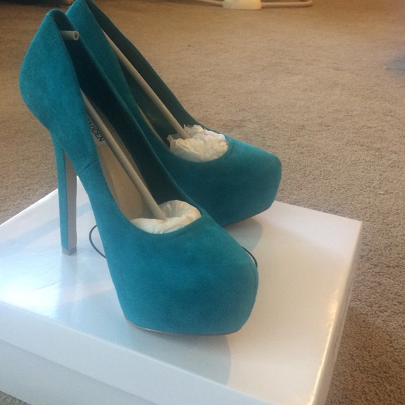 Steve Madden DEJAVU TEAL SUEDE PUMPS