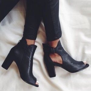 Steve Madden Nextstar booties