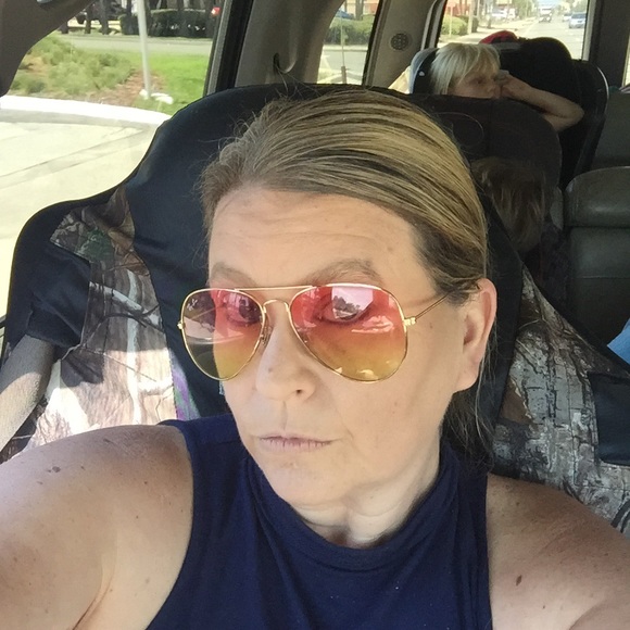 Meet your Posher, Kira - Picture 2 of 2