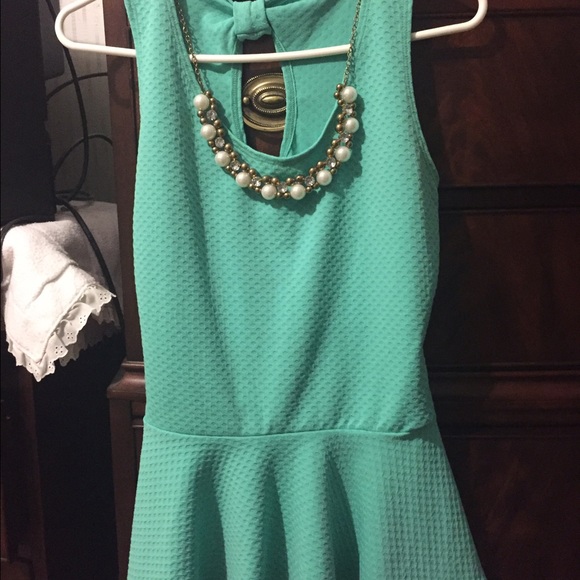 Gorgeous turquoise peplum top with pearl necklace