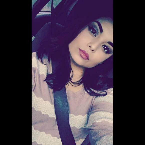 Meet your Posher, Ana