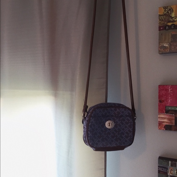 Tommy Hilfiger Crossbody bag - Picture 1 of 4