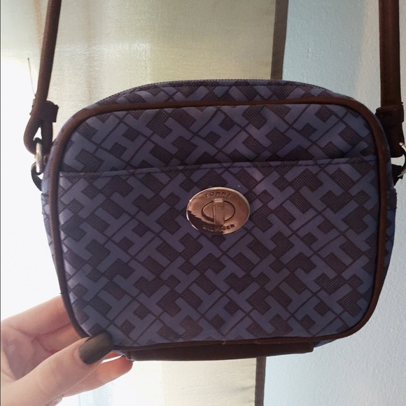 Tommy Hilfiger Crossbody bag - Picture 2 of 4