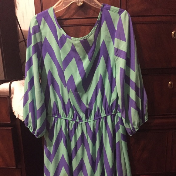 3 quarter inch sleeve chevron dress
