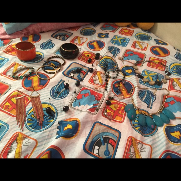 Jewelry bundle - Picture 2 of 4