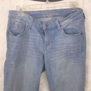 Light wash denim skinny jeans