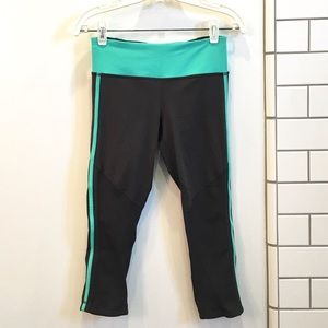 Lululemon gray crops with teal accents, Size: 4