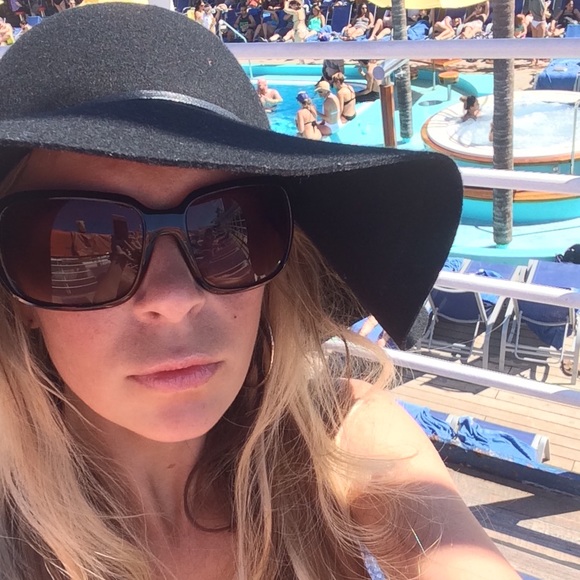 Meet your Posher, Kelly - Picture 6 of 6