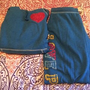 VS blue sweat shirt & cropped Capri set