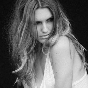 Meet your Posher, Hollie