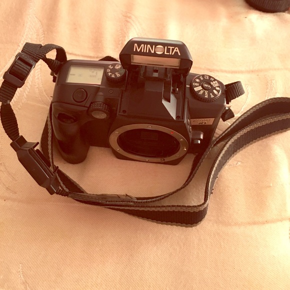 A MINOLTA Film Camera, with 2 lenses & a Bag. - Picture 1 of 4