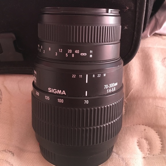 A MINOLTA Film Camera, with 2 lenses & a Bag. - Picture 3 of 4