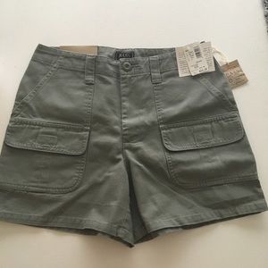 Bass Ladies Cargo Shorts size 6