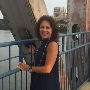 Meet your Posher, Carol