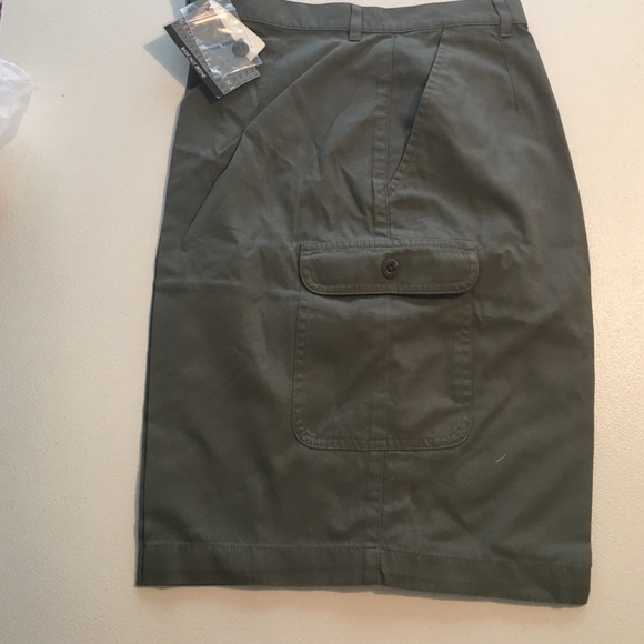 Geoffrey Beene Ladies Cargo shorts in size 10